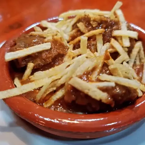 Tapas tradicionales en el pulso de Sevilla