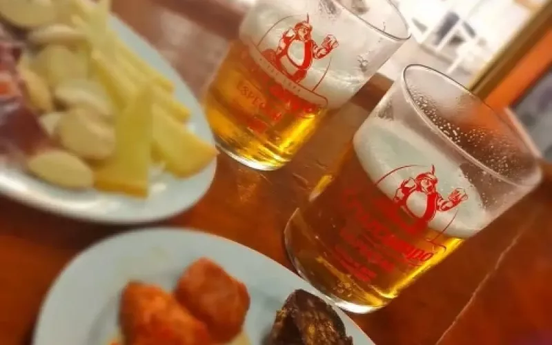 Bocados de Sevilla: Tapas que Deleitan