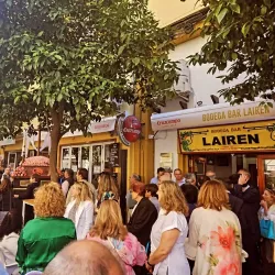 Tapas, feria y amistad: vive Sevilla en cada bocado y encuentro