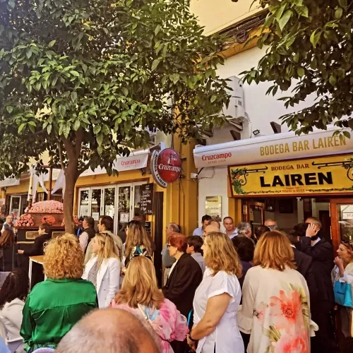 Tapas, feria y amistad: vive Sevilla en cada bocado y encuentro