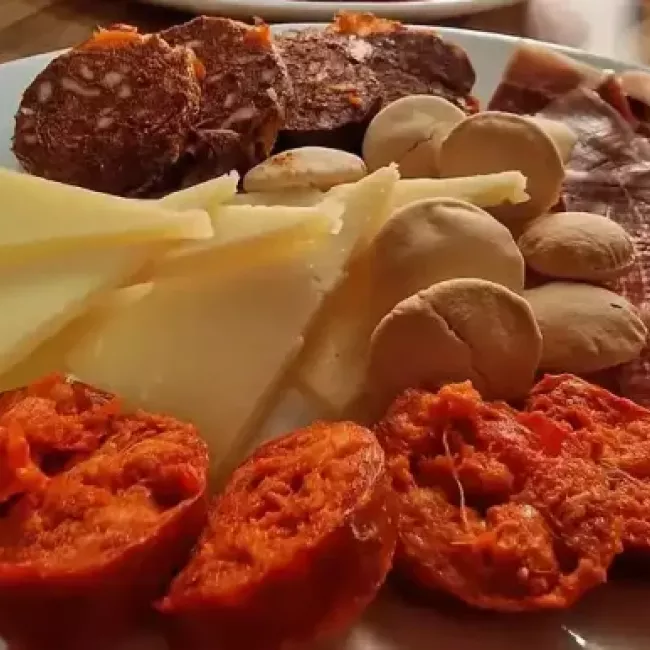 Tapas y callejuelas: la esencia de Sevilla